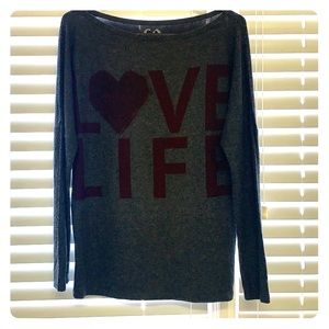 Go Couture 𝙡𝙤𝙫𝙚 𝙡𝙞𝙛𝙚 crew neck sweater.